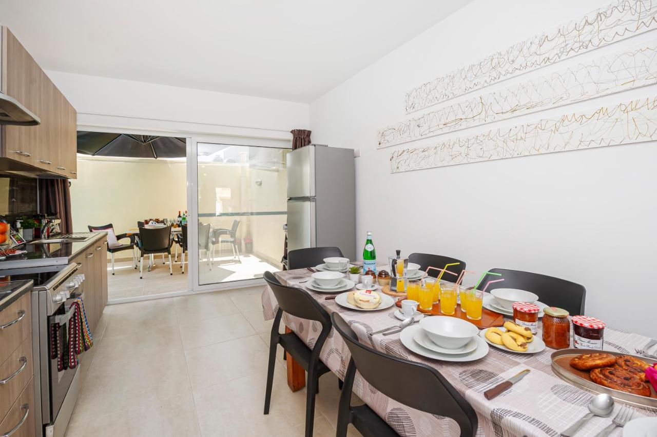Summer Breeze 3 Bedroom Family Maisonette With Sunny Terrace In Mellieha - By Getawaysmalta エクステリア 写真