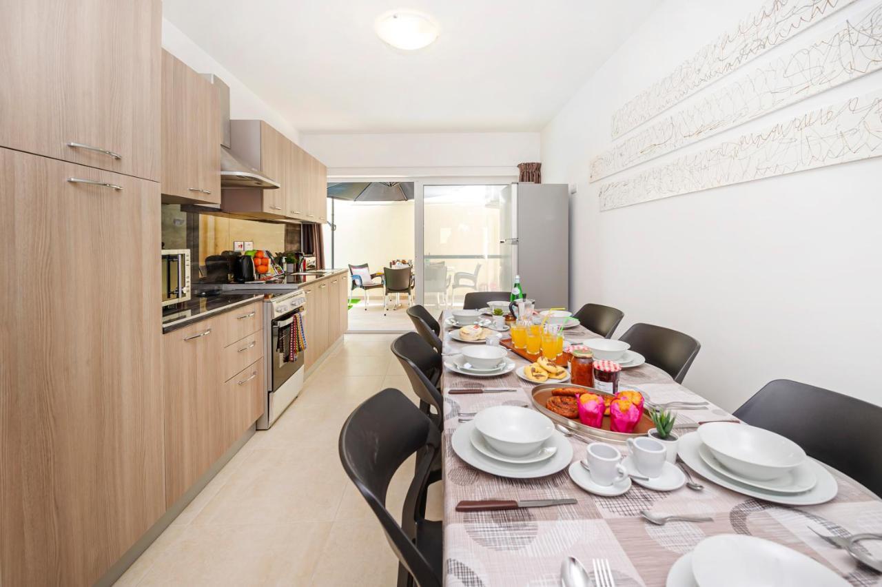 Summer Breeze 3 Bedroom Family Maisonette With Sunny Terrace In Mellieha - By Getawaysmalta エクステリア 写真