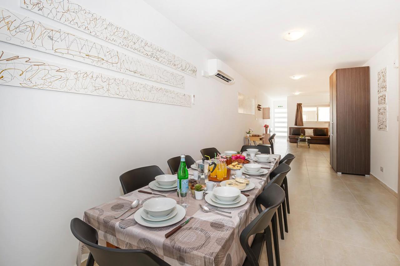 Summer Breeze 3 Bedroom Family Maisonette With Sunny Terrace In Mellieha - By Getawaysmalta エクステリア 写真