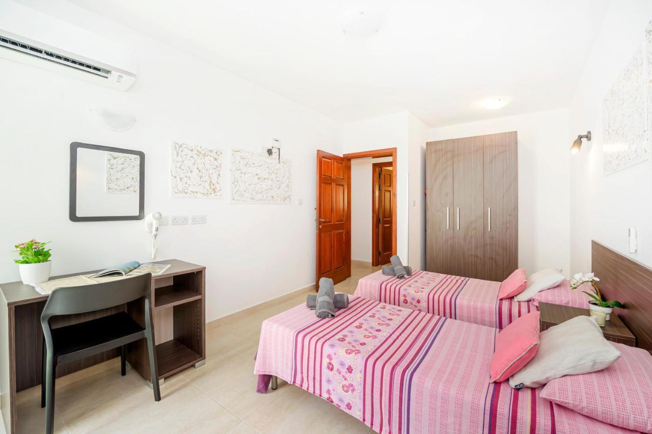 Summer Breeze 3 Bedroom Family Maisonette With Sunny Terrace In Mellieha - By Getawaysmalta エクステリア 写真