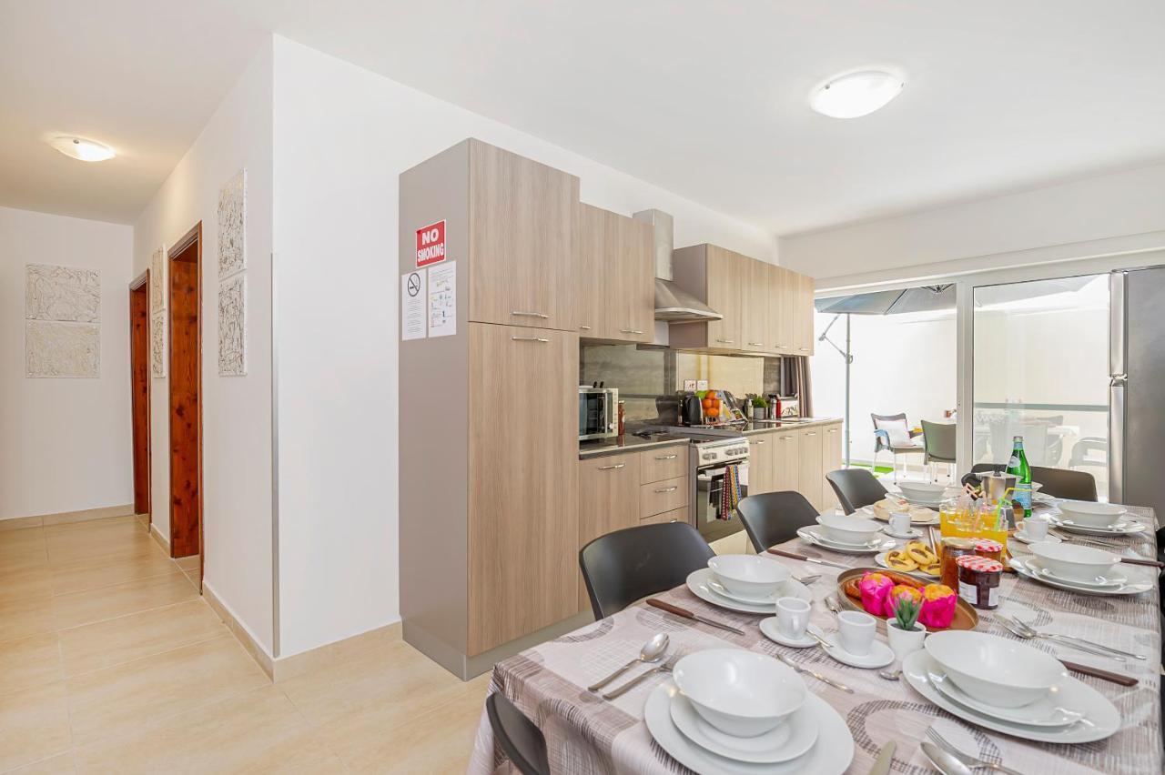 Summer Breeze 3 Bedroom Family Maisonette With Sunny Terrace In Mellieha - By Getawaysmalta エクステリア 写真