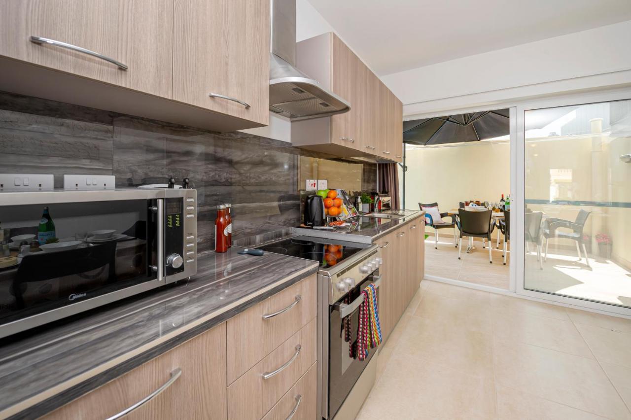 Summer Breeze 3 Bedroom Family Maisonette With Sunny Terrace In Mellieha - By Getawaysmalta エクステリア 写真